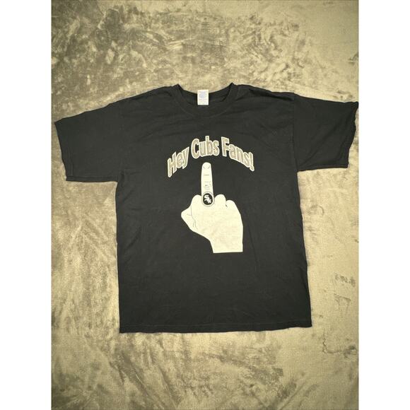 Mens Chicago White Sox Hey Cub Fans Shirt Size L Gildan Modern Tag Ring Finger - Picture 2 of 15